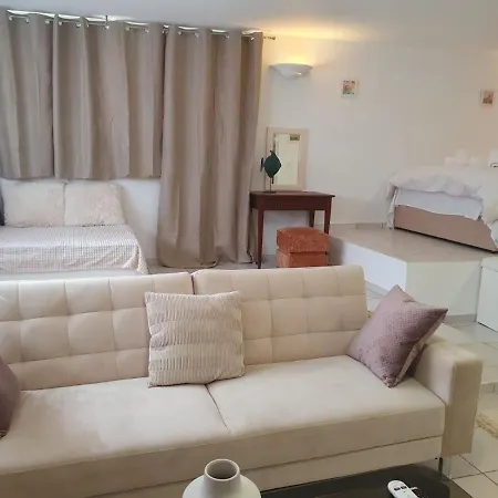 Ina's Cosy Studio 55m2, Koukaki, Acropolis 7' Apartment Athens