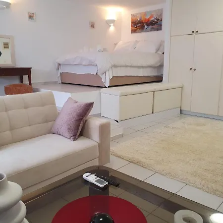 Ina's Cosy Studio 55m2, Koukaki, Acropolis 7' Apartment *