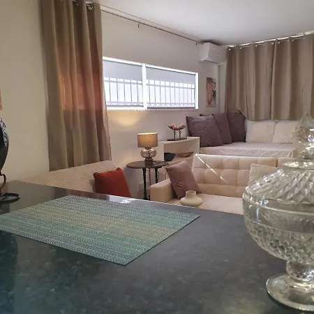 Ina's Cosy Studio 55m2, Koukaki, Acropolis 7' * Atene